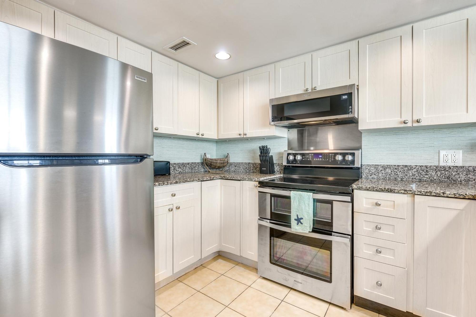 Chic North Myrtle Beach Condo Beach Front! Exterior photo